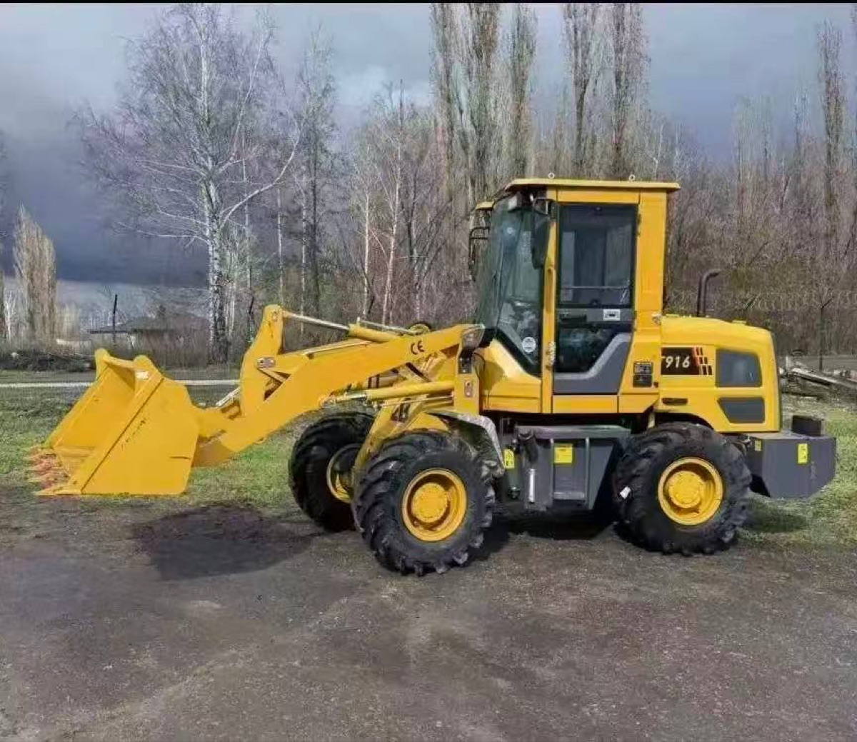 Фронтальный погрузчик LuGong T916 на площадке